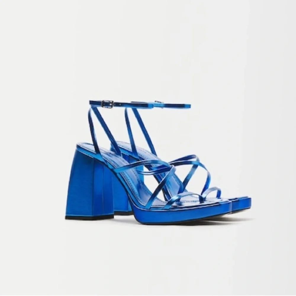 NWT BERSHKA Metallic heeled platform sandals sz 6.5